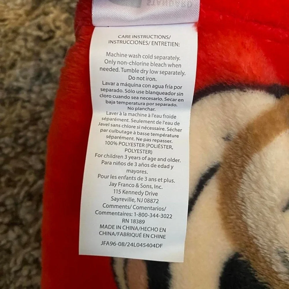 Disney Holiday plush throw blanket Mickey Mouse 50‎ x 70 NWOT
